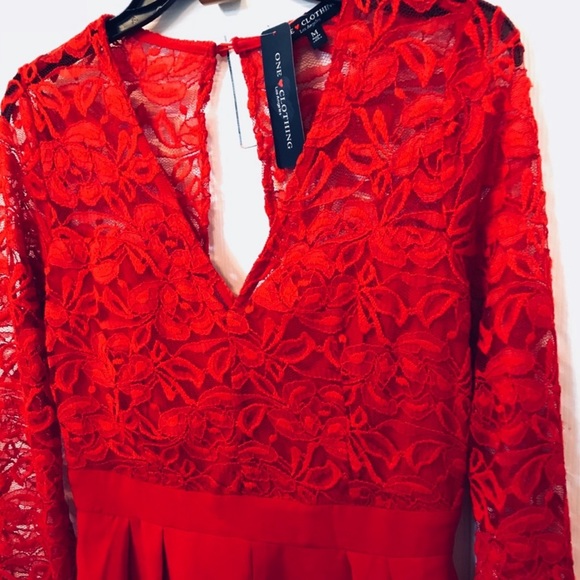 Red Lace romper - Picture 5 of 5